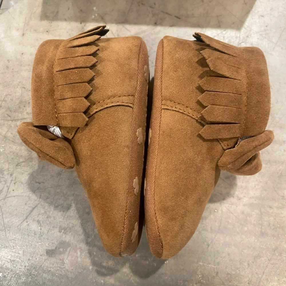 LUCKY BRAND leather soft sole/anti grip baby shoes! Fringe Mocs- cute cozy&comfy